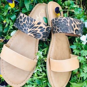 🤩Very cute leopard print sandals! 🤩